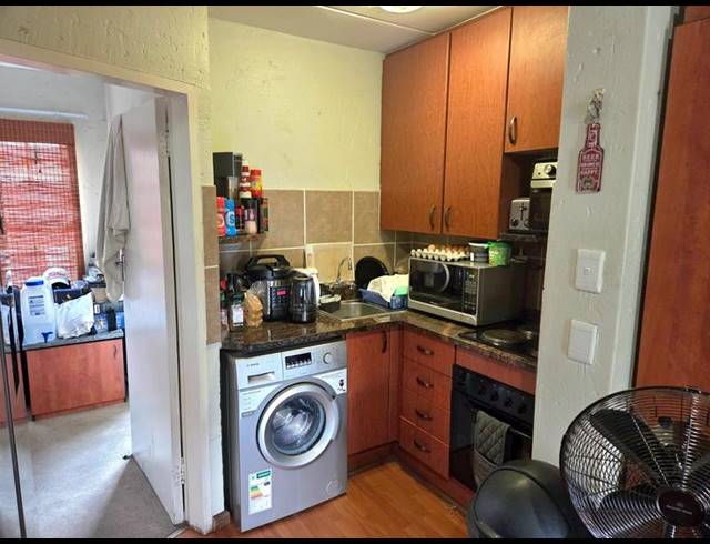 2 BEDROOM TOWNHOUSE FOR SALE IN ROOIHUISKRAAL NORTH